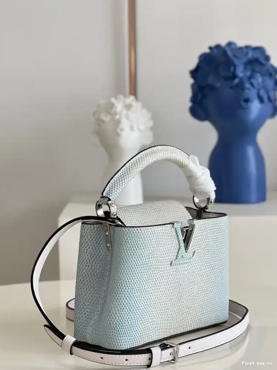 First bag ru LOUIS MINI CAPUCINES VUITTON 0527